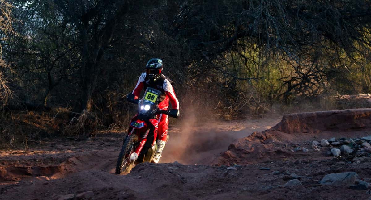 El Espa Ol Tosha Schareina Presenta Su Candidatura Al Dakar Tras Batir