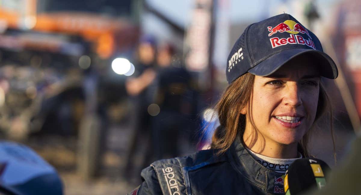 Cristina Guti Rrez Entra En La Historia Del Dakar Al Ganar En Un Final